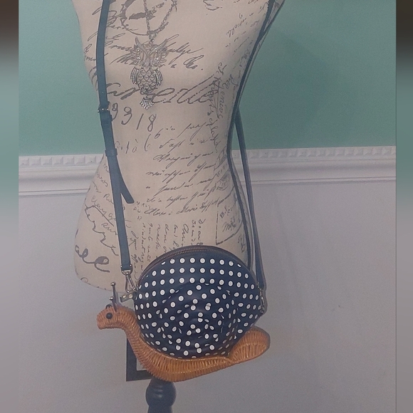 Kate Spade Enchanted Forest Poka Dot 3D Snail Wicker Crossbody - Picture 6 of 6